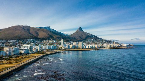 Côte du Cap avec Signal Hill, Lion's Head et Table Mountain.