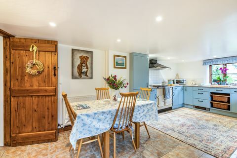 jetez un coup d'œil à l'intérieur de ce cottage des Cotswolds du 17ème siècle à vendre