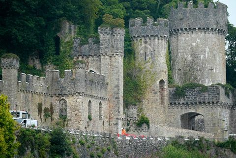 abergele, au Pays de Galles le 14 août une vue générale de castell gwyrch le 14 août 2020 à abergele, au Pays de Galles, le château de gwyrch serait le décor de cette année itv émission de télé-réalité im une célébrité me sortir d'ici généralement filmée dans le Queensland, en Australie, l'émission de cette année aura lieu au Royaume-Uni en raison de la pandémie de coronavirus Le château de Gwrych est une maison de campagne classée de grade I à l'abandon près de 250 acres de jardins et de terrains sur la côte nord du Pays de Galles furlonggetty Images