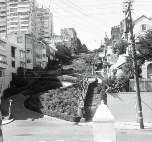 la rue la plus tortueuse du monde serait la rue Lombard, 3 mars 1958