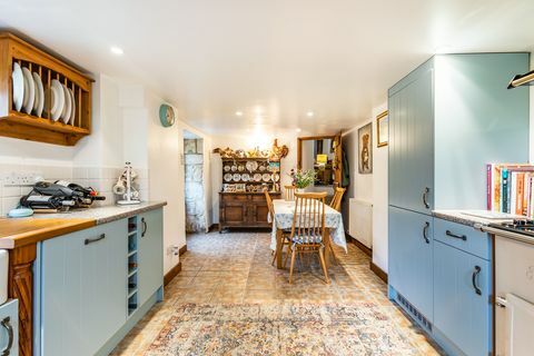 jetez un coup d'œil à l'intérieur de ce cottage des Cotswolds du 17ème siècle à vendre