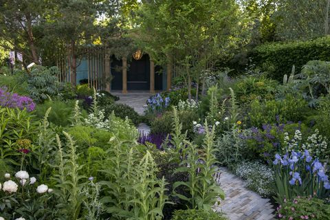 chelsea flower show 2022 le jardin rnli conçu par chris beardshaw parrainé par le projet redonnant à l'appui de l'institution royale nationale des canots de sauvetage rnli