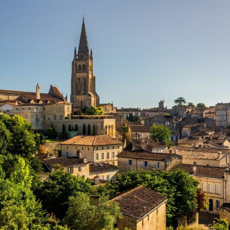 Église monolithique de Saint-Emilion et vieille ville. Bordeaux, France