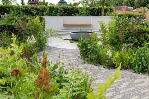 Le jardin vert d'eau du sud-ouest - RHS Hampton Court Palace Flower Show 2018