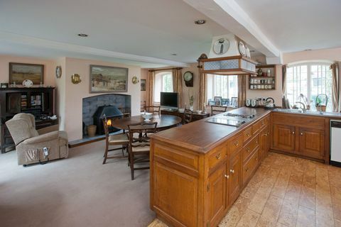 Manor Farm House - Wiltshire - Vivien Leigh - cuisine - Savills