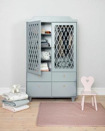 Armoire de chambre de bébé grise