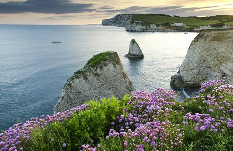 Vue côtière panoramique au coucher du soleil, île de Wight, Angleterre du Sud-Est, Angleterre, Royaume-Uni