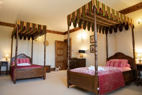 Chambre avec grands lits doubles