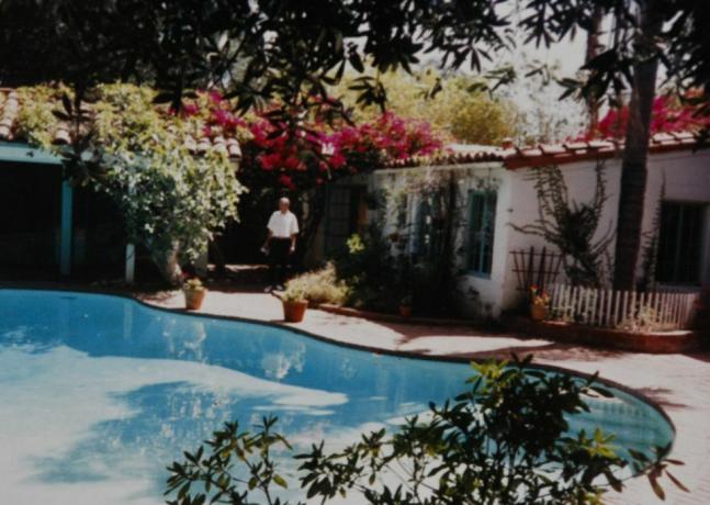 copie d'une photo de la piscine et du jardin de Marilyn Monroe tels qu'ils étaient lorsqu'elle possédait la maison de Brentwood