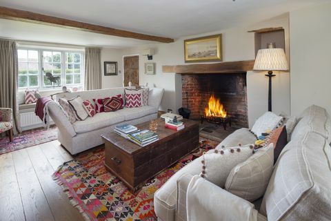 Maison de campagne classée grade II avec de rares marques de sorcière gravées à l'intérieur à vendre dans l'Oxfordshire