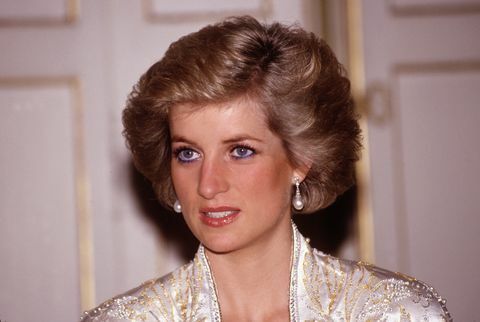 Diana Princess of Wales lors d'un dîner donné par le président Mitterrand à l'Elysée à Paris