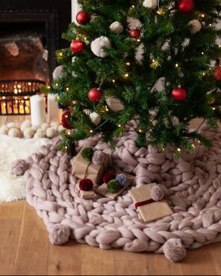 Jupe d'arbre de Noël en tricot géant