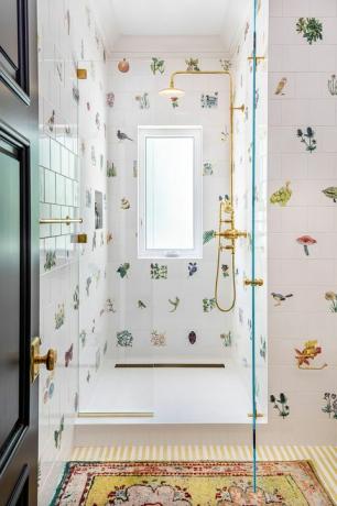 salle de bain charlotte lucas avec des carreaux inspirés de la nature