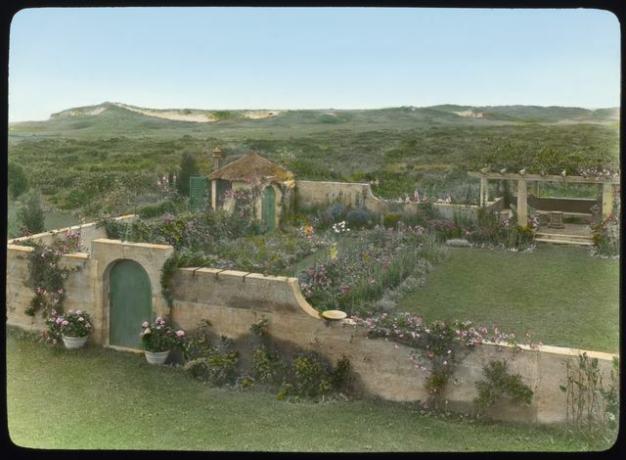 jardin et treillis avec vue sur les dunes de sable, robert carmer hill house, « jardins gris », Lily Pond Lane, East Hampton, New York, États-Unis, 1914