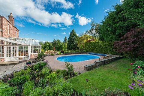 Delford House à vendre dans le pittoresque village de Kinnaird, Perthshire