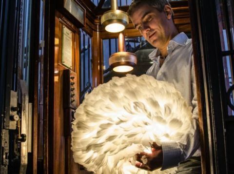 Søren Ravn Christensen, PDG de VITA Copenhagen, avec la grande lumière à plumes EOS en blanc