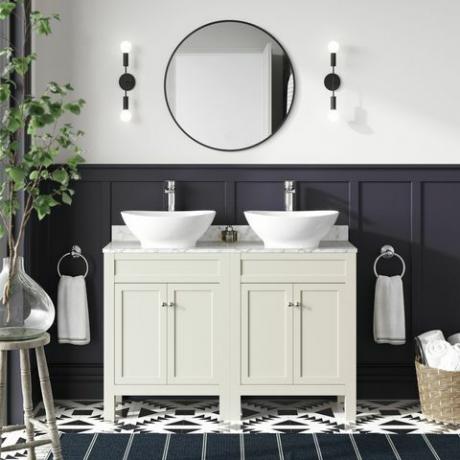 lavabo double, vanité blanc craie des Bermudes avec lavabo à comptoir en marbre