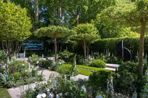 le jardin de vivaces 'with love' conçu par richard miers sponsorisé par perennial - help people in horticulture show garden rhs chelsea flower show 2022