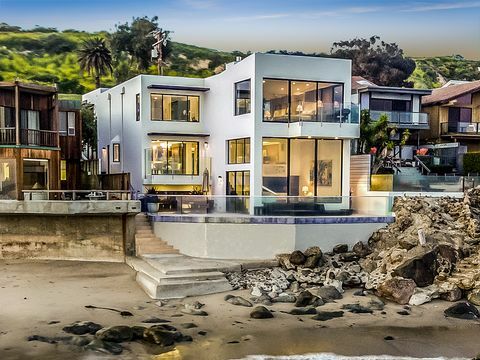 L'ancienne maison de plage de Barry Manilow à Malibu, Los Angeles, Californie est à vendre