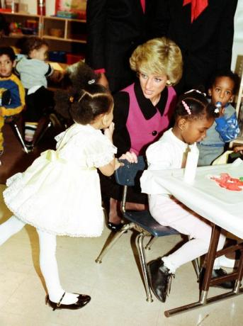 epfccd princesse diana visite garderie à new york, lors d'une visite aux états-unis, 2 février 1989