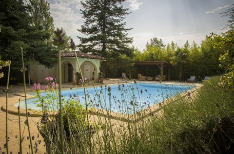 Midi Pyrénées - Château - France - piscine - Knight Frank