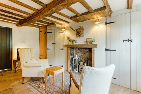 Séjour avec poêle à bois et parquet - maison à vendre à Oxfordshire