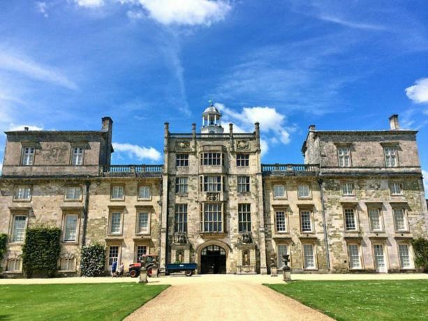 Wilton House, un lieu de tournage de Bridgerton, a été utilisé pour créer les résidences du duc de Hastings, de la reine Charlotte, de Lady Danbury, ainsi que du duc et de la duchesse de Hastings.