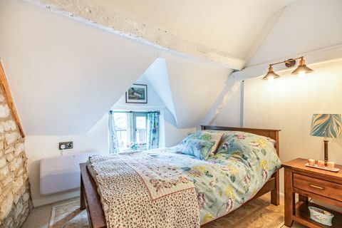 jetez un coup d'œil à l'intérieur de ce cottage des Cotswolds du 17ème siècle à vendre