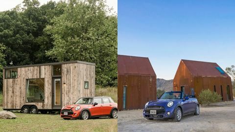 minuscules maisons avec des mini tonneliers devant eux