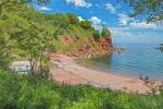 Visitez cette propriété côtière de rêve dans le Devon avec un accès direct à la plage isolée