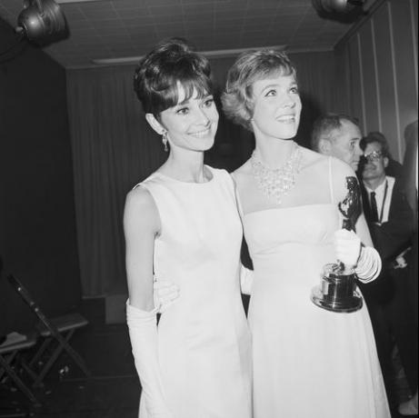 Audrey Hepburn et Julie Andrews avec Oscar