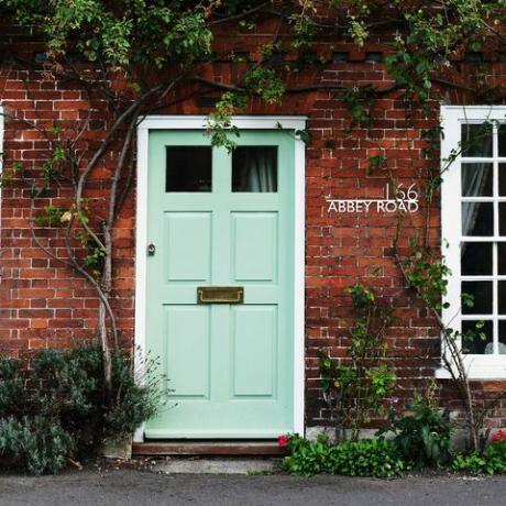 porte vert menthe avec numéro de maison personnalisé