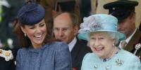 La reine Elizabeth rompt le code vestimentaire royal pour la première fois en 43 ans