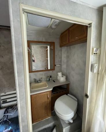 salle de bain rv avant