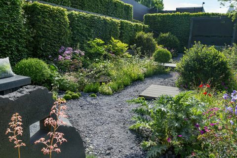 Show Garden: Le jardin Linklaters pour Maggie's. Conçu par: Darren Hawkes. Parrainé par: Linklaters. RHS Chelsea Flower Show 2017.