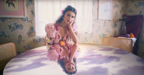 la cuisine du clip "de una vez" de selena gomez