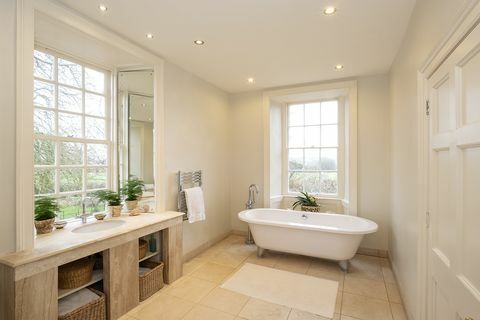 Salle de bain dans la belle maison Somerset à vendre