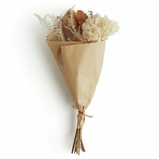 Bouquet de fausses fleurs séchées