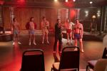 Un aperçu de la scénographie "Bienvenue aux Chippendales"