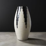 Vase noir et blanc de Sienne