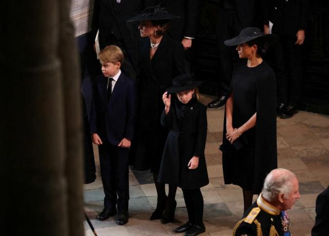kate avec meghan aux funérailles nationales de la reine elizabeth ii