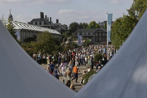 des foules de visiteurs à l'exposition florale d'automne rhs chelsea 2021 en septembre