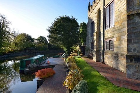 Château de Starborough - Marsh Green - Kent - canal - Savills