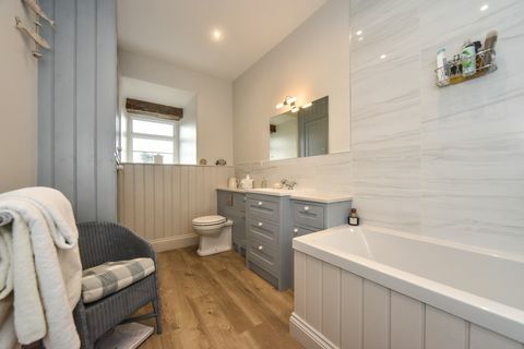 Propriété de campagne à vendre - salle de bain élégante