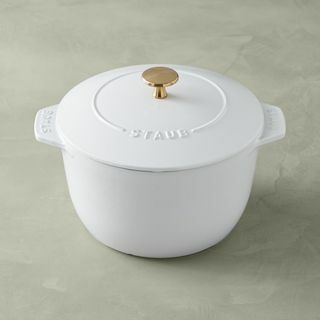 Four français en fonte émaillée Staub 3 1/4 pte Saphir