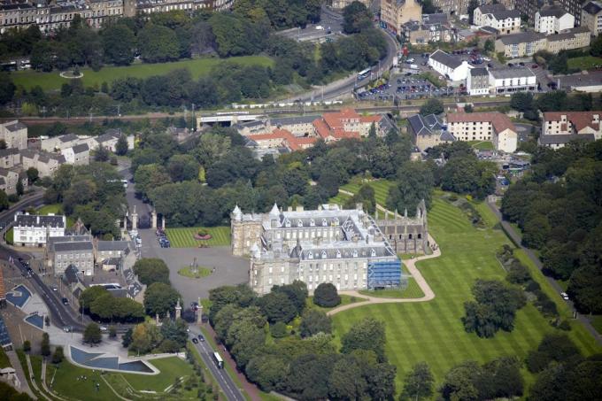 Photographie aérienne oblique de haut niveau au nord du palais de Holyroodhouse, edinburghscotland, uk