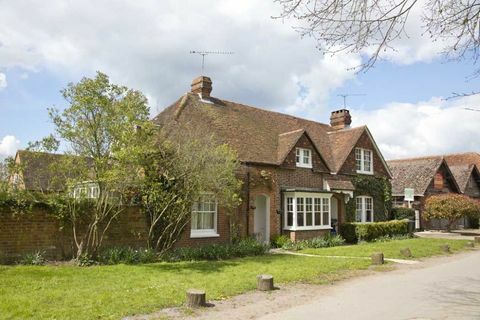 Dunsborough Park - Surrey - chalet - Savills