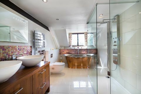 The Old Watermill - Odell - Olly - onthemarket.com - salle de bain