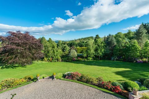 Delford House à vendre dans le pittoresque village de Kinnaird, Perthshire