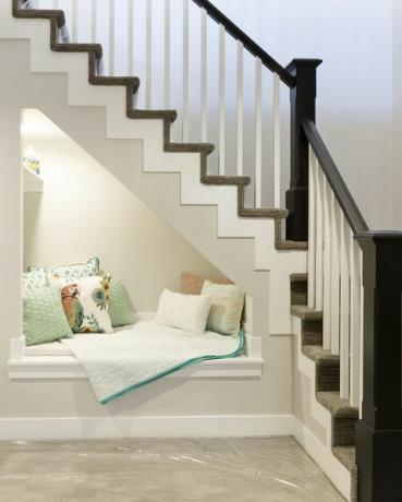 rangement sous escalier